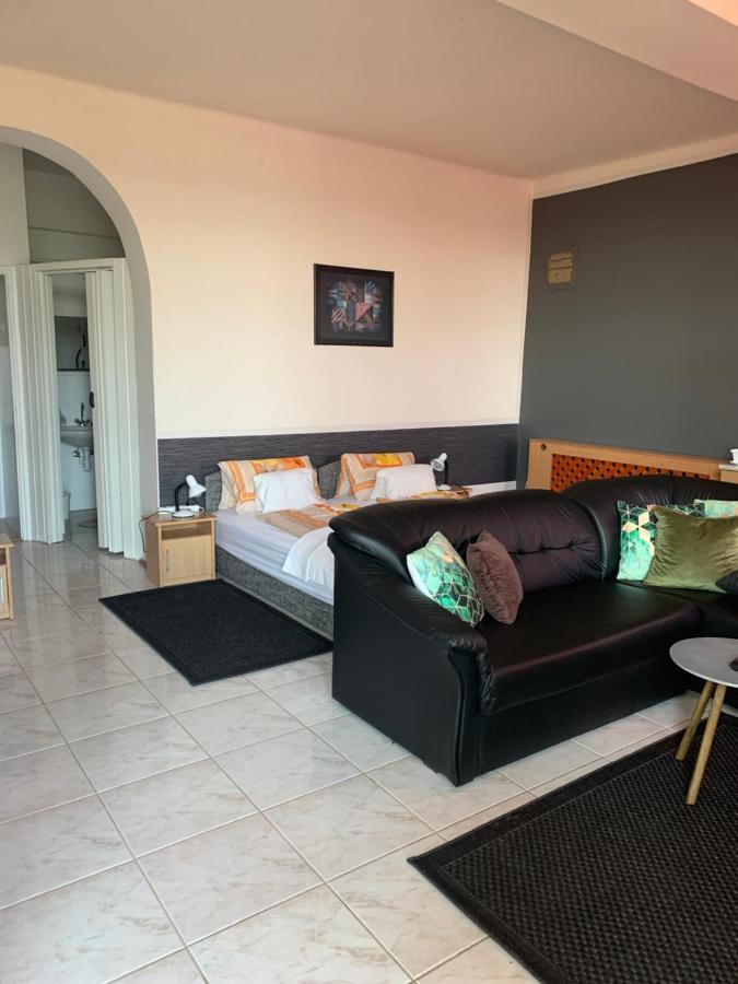 Ferienwohnung Arthaus Rönök Ronok Exterior foto